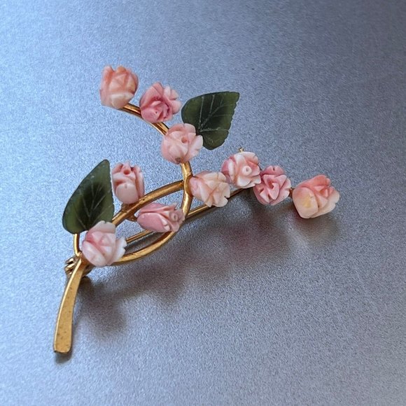 Vintage Swoboda Carved Coral Flowers & Jade Leaf Brooch, 2" Long, 10 Roses - Picture 10 of 13